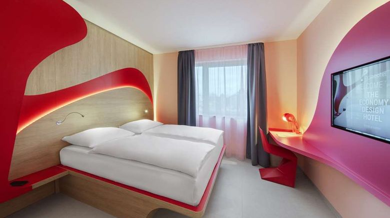<b>Prize by Radisson, Munich Airport Room</b>. Images powered by <a href="https://iceportal.shijigroup.com/" title="IcePortal" target="_blank">IcePortal</a>.