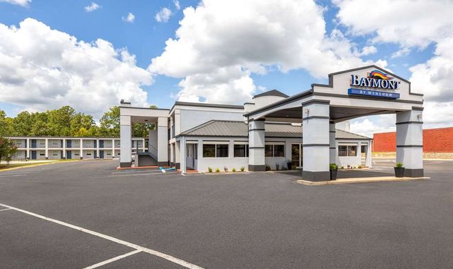 Baymont by Wyndham Dothan Exterior