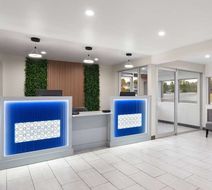 Baymont by Wyndham Dothan Lobby