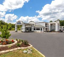 Baymont by Wyndham Dothan Exterior