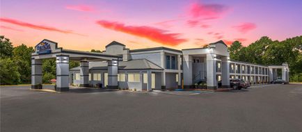 Baymont by Wyndham Dothan Exterior