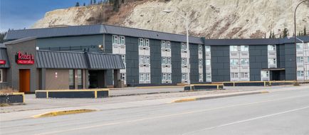 Quality Inn and Suites Whitehorse Exterior