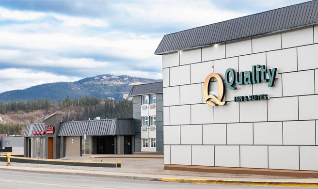 Quality Inn and Suites Whitehorse Exterior