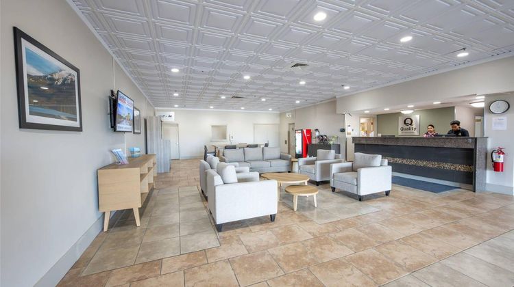 Quality Inn and Suites Whitehorse Lobby
