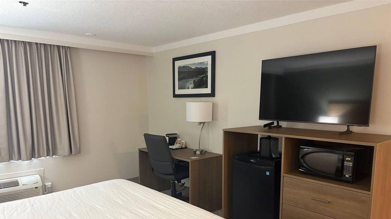 <b>Quality Inn and Suites Whitehorse Suite</b>. Images powered by <a href="https://iceportal.shijigroup.com/" title="IcePortal" target="_blank">IcePortal</a>.