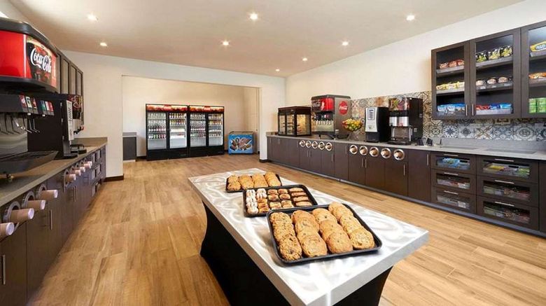 <b>The Scottsdale Resort and Spa Restaurant</b>. Images powered by <a href=https://www.travelagewest.com/Hotels/Scottsdale/