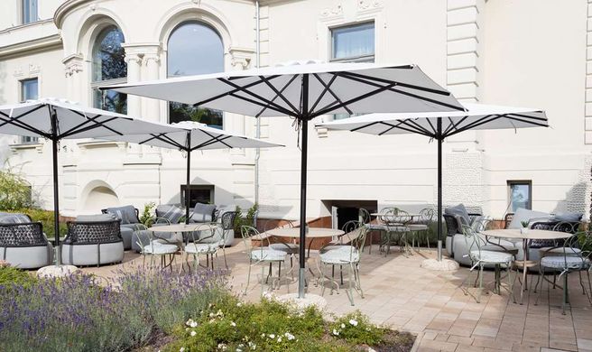 Alice Hotel Exterior