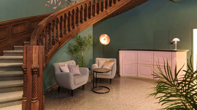 <b>Alice Hotel Lobby</b>. Images powered by <a href="https://iceportal.shijigroup.com/" title="IcePortal" target="_blank">IcePortal</a>.