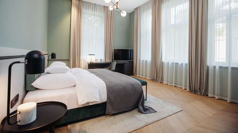 <b>Alice Hotel Room</b>. Images powered by <a href="https://iceportal.shijigroup.com/" title="IcePortal" target="_blank">IcePortal</a>.