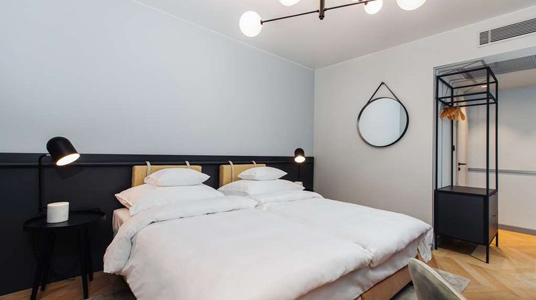 <b>Alice Hotel Room</b>. Images powered by <a href="https://iceportal.shijigroup.com/" title="IcePortal" target="_blank">IcePortal</a>.