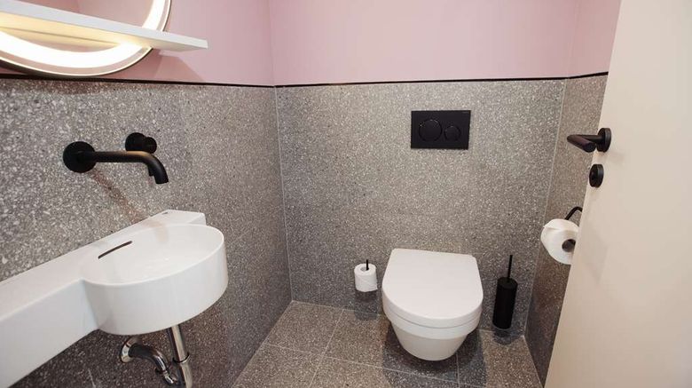 <b>Alice Hotel Suite</b>. Images powered by <a href="https://iceportal.shijigroup.com/" title="IcePortal" target="_blank">IcePortal</a>.