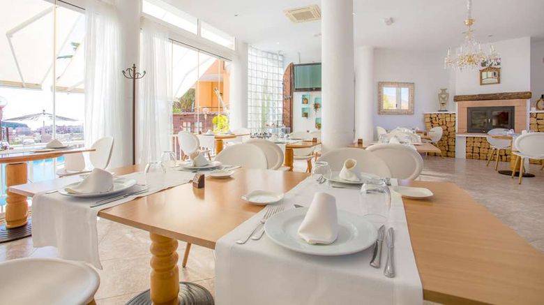 <b>Ramada Resort by Wyndham Restaurant</b>. Images powered by <a href="https://iceportal.shijigroup.com/" title="IcePortal" target="_blank">IcePortal</a>.