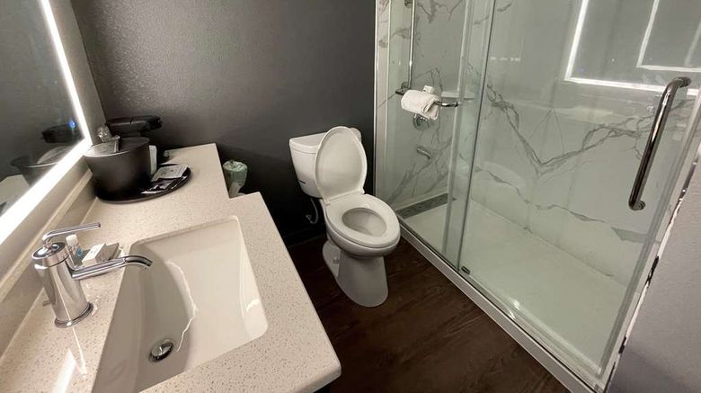 <b>La Quinta Inn & Suites Fayetteville I-95 Room</b>. Images powered by <a href="https://iceportal.shijigroup.com/" title="IcePortal" target="_blank">IcePortal</a>.