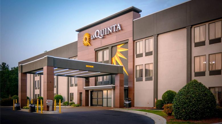<b>La Quinta Inn & Suites Fayetteville I-95 Exterior</b>. Images powered by <a href="https://iceportal.shijigroup.com/" title="IcePortal" target="_blank">IcePortal</a>.