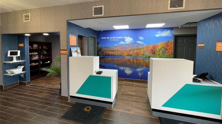 <b>La Quinta Inn & Suites Fayetteville I-95 Lobby</b>. Images powered by <a href="https://iceportal.shijigroup.com/" title="IcePortal" target="_blank">IcePortal</a>.