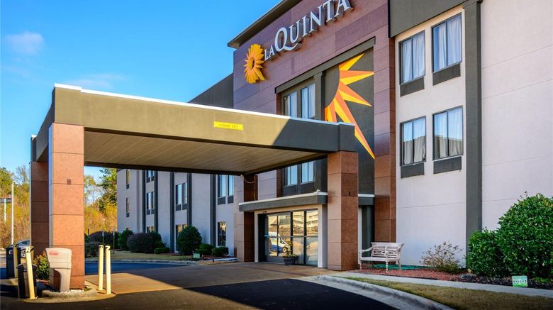 <b>La Quinta Inn & Suites Fayetteville I-95 Exterior</b>. Images powered by <a href="https://iceportal.shijigroup.com/" title="IcePortal" target="_blank">IcePortal</a>.