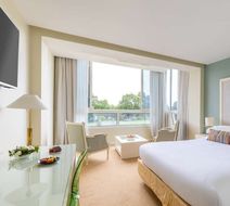 Best Western Plus Le Roi Arthur Hotel Room