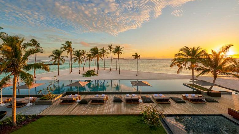 <b>Alila Kothaifaru Maldives Pool</b>. Images powered by <a href="https://iceportal.shijigroup.com/" title="IcePortal" target="_blank">IcePortal</a>.