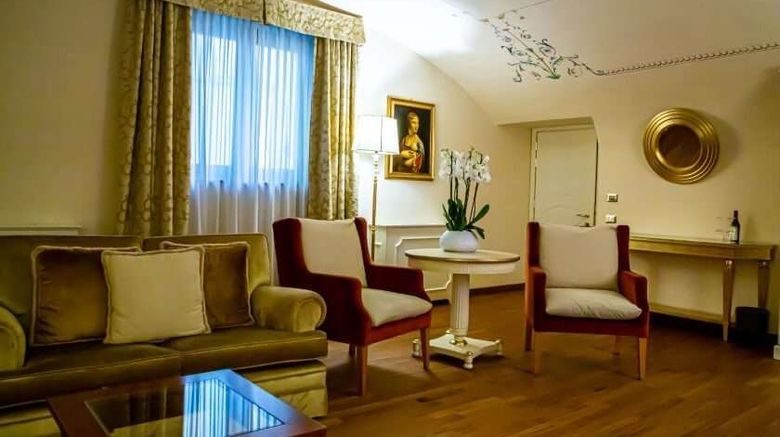 <b>Hotel Golden Tower Room</b>. Images powered by <a href="https://iceportal.shijigroup.com/" title="IcePortal" target="_blank">IcePortal</a>.