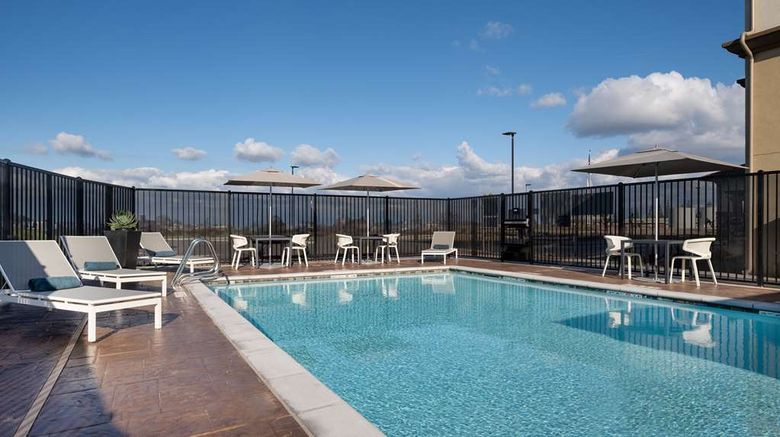 <b>Hilton Garden Inn Visalia Pool</b>. Images powered by <a href="https://iceportal.shijigroup.com/" title="IcePortal" target="_blank">IcePortal</a>.