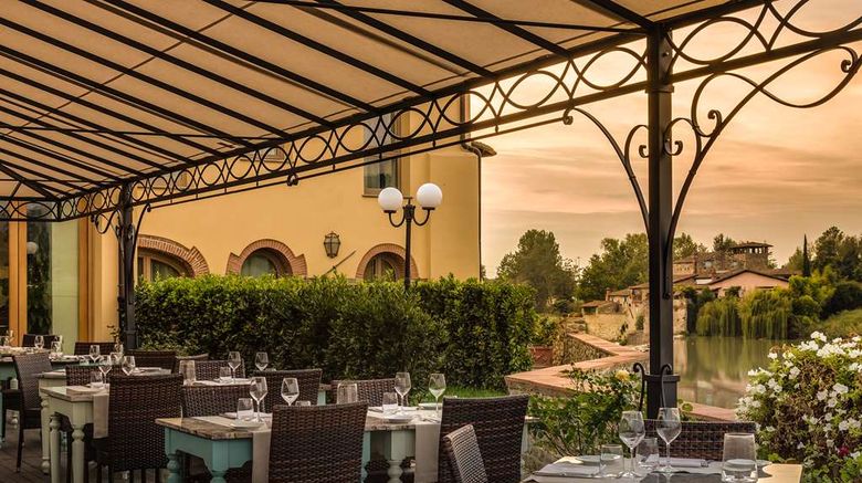 <b>Hotel Mulino di Firenze, WorldHotels Restaurant</b>. Images powered by <a href="https://iceportal.shijigroup.com/" title="IcePortal" target="_blank">IcePortal</a>.