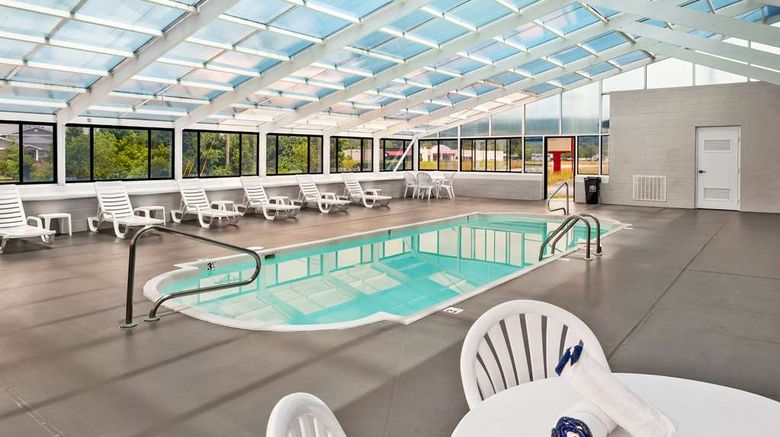 <b>SureStay by Best Western Grayson Pool</b>. Images powered by <a href="https://iceportal.shijigroup.com/" title="IcePortal" target="_blank">IcePortal</a>.