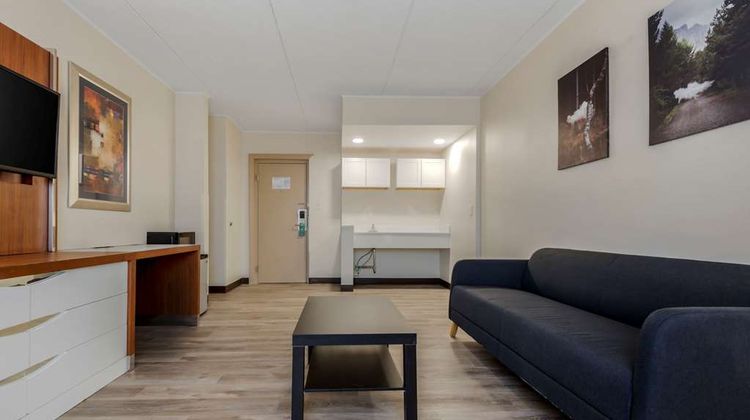 Quality Inn & Suites New Hartford-Utica Suite