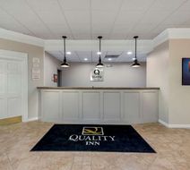 Quality Inn & Suites New Hartford-Utica Lobby