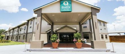 Quality Suites Hobby Airport Exterior