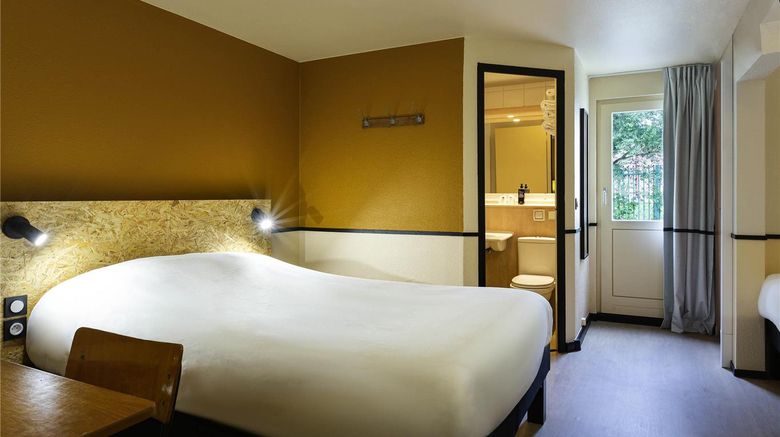 <b>greet Villeneuve La Garenne Room</b>. Images powered by <a href="https://iceportal.shijigroup.com/" title="IcePortal" target="_blank">IcePortal</a>.