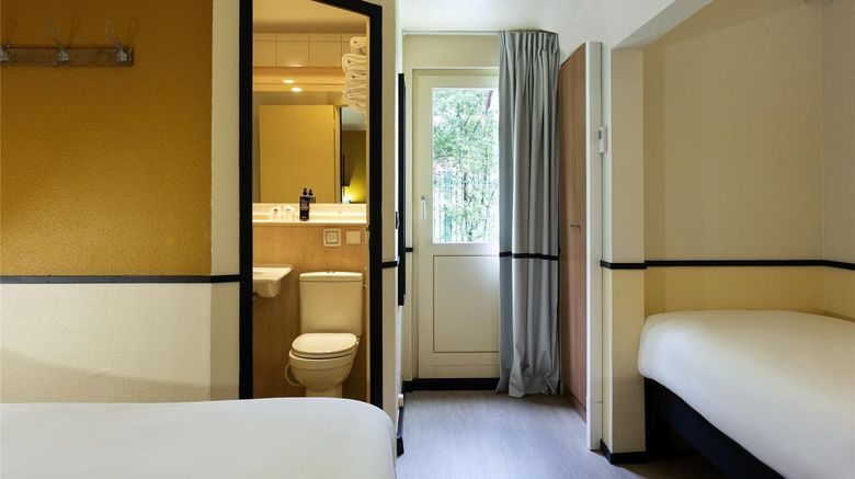 <b>greet Villeneuve La Garenne Room</b>. Images powered by <a href="https://iceportal.shijigroup.com/" title="IcePortal" target="_blank">IcePortal</a>.