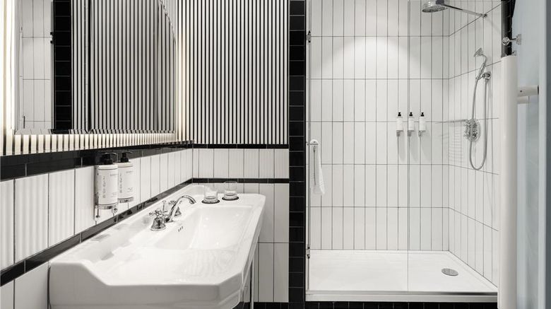 <b>Le 1932 Hotel Spa Cap d'Antibes MGallery Room</b>. Images powered by <a href="https://iceportal.shijigroup.com/" title="IcePortal" target="_blank">IcePortal</a>.