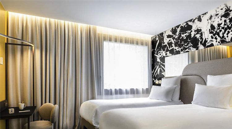 Tribe Paris La Defense Esplanade Room