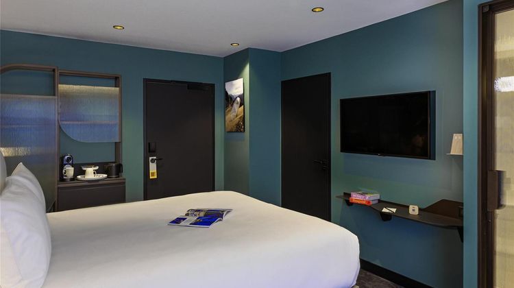 Tribe Paris La Defense Esplanade Room