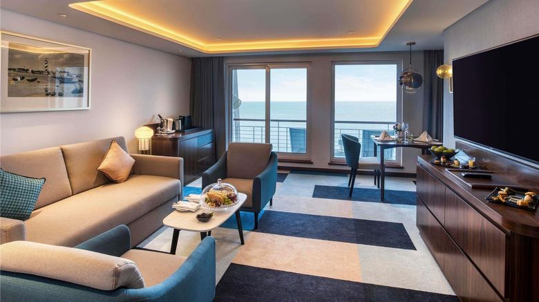 <b>Queen Elizabeth 2 Floating Hotel Suite</b>. Images powered by <a href="https://iceportal.shijigroup.com/" title="IcePortal" target="_blank">IcePortal</a>.