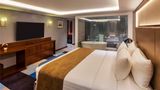 <b>Queen Elizabeth 2 Floating Hotel Suite</b>. Images powered by <a href="https://iceportal.shijigroup.com/" title="IcePortal" target="_blank">IcePortal</a>.