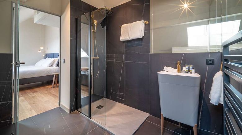 <b>Hebe Hotel Room</b>. Images powered by <a href="https://iceportal.shijigroup.com/" title="IcePortal" target="_blank">IcePortal</a>.