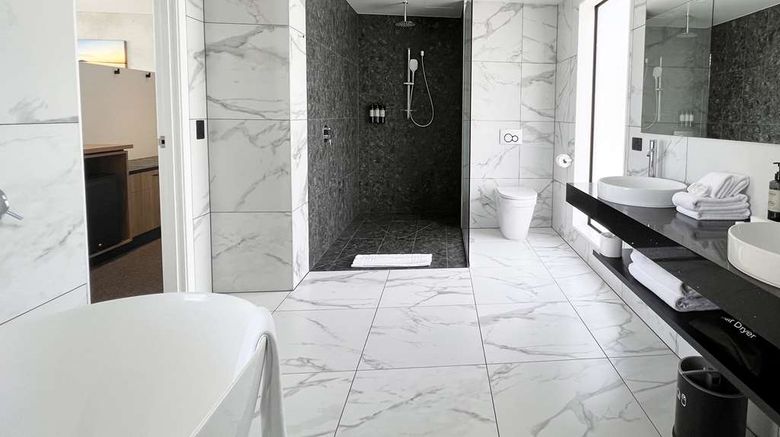 <b>Sudima Kaikoura Suite</b>. Images powered by <a href="https://iceportal.shijigroup.com/" title="IcePortal" target="_blank">IcePortal</a>.