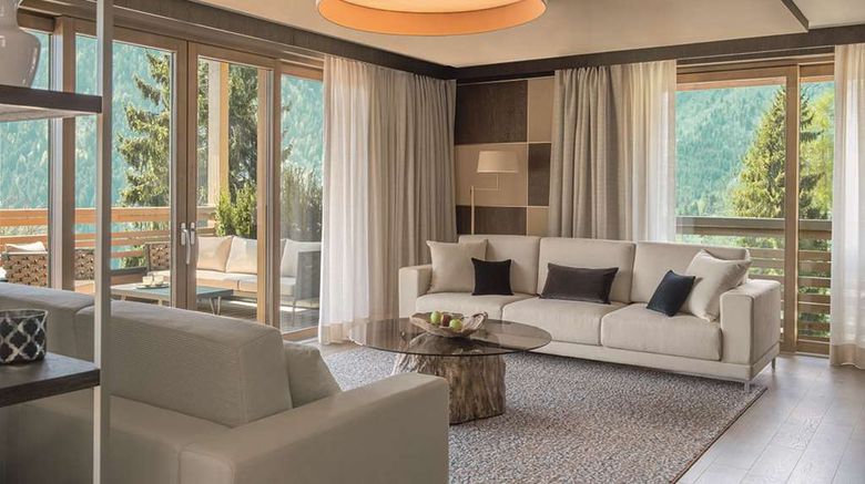 <b>Lefay Resort & Spa Dolomiti Suite</b>. Images powered by <a href="https://iceportal.shijigroup.com/" title="IcePortal" target="_blank">IcePortal</a>.