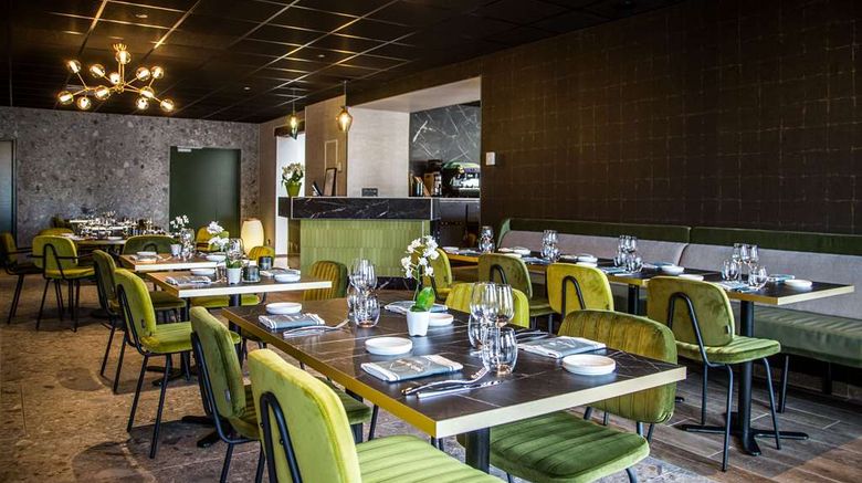 <b>Best Western Le Relais du Vigneron Restaurant</b>. Images powered by <a href="https://iceportal.shijigroup.com/" title="IcePortal" target="_blank">IcePortal</a>.