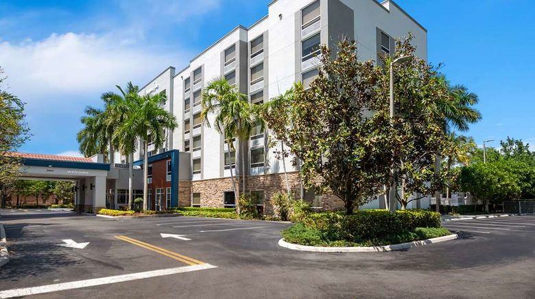 Hampton Inn Weston Ft. Lauderdale Exterior. Images powered by <a href="https://iceportal.shijigroup.com" target="_blank" rel="noopener">Ice Portal</a>.