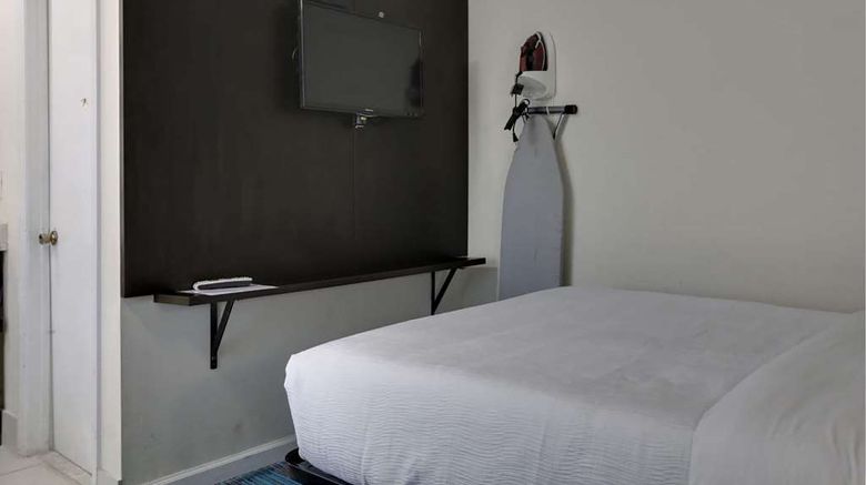 <b>Travelodge by Wyndham Calhoun South I-75 Room</b>. Images powered by <a href="https://iceportal.shijigroup.com/" title="IcePortal" target="_blank">IcePortal</a>.