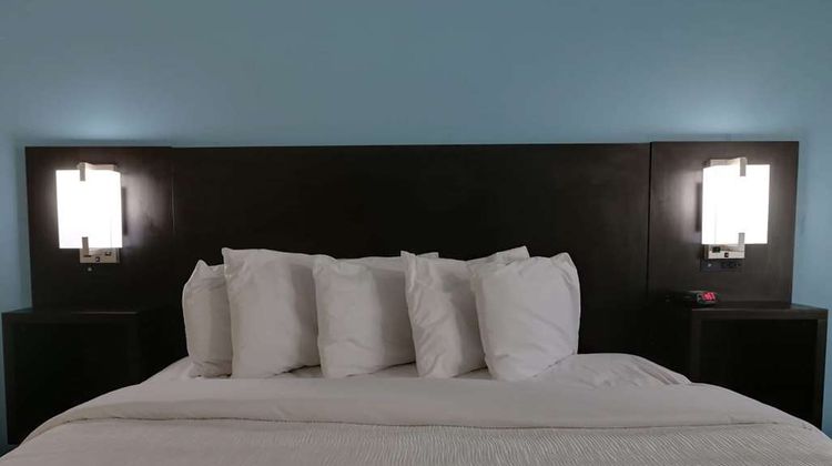 Travelodge by Wyndham Calhoun South I-75 Room