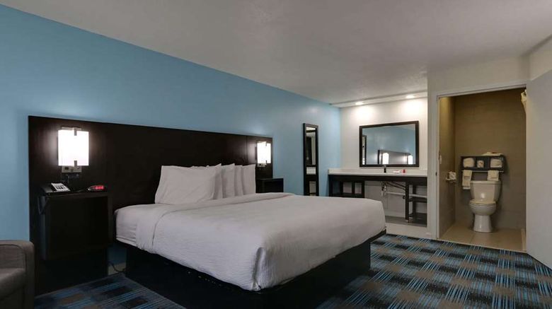 <b>Travelodge by Wyndham Calhoun South I-75 Room</b>. Images powered by <a href="https://iceportal.shijigroup.com/" title="IcePortal" target="_blank">IcePortal</a>.