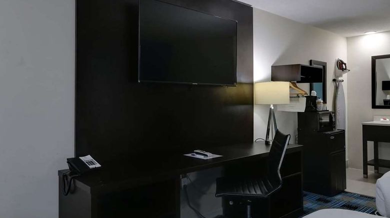 <b>Travelodge by Wyndham Calhoun South I-75 Room</b>. Images powered by <a href="https://iceportal.shijigroup.com/" title="IcePortal" target="_blank">IcePortal</a>.