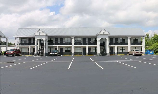 Travelodge by Wyndham Calhoun South I-75 Exterior