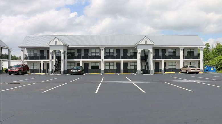 Travelodge by Wyndham Calhoun South I-75 Exterior. Images powered by <a href="https://iceportal.shijigroup.com" target="_blank" rel="noopener">Ice Portal</a>.