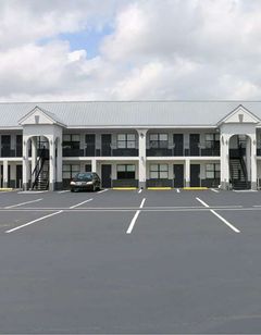 Travelodge by Wyndham Calhoun South I-75