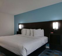 Travelodge by Wyndham Calhoun South I-75 Room
