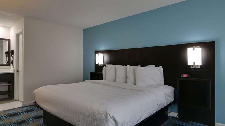 <b>Travelodge by Wyndham Calhoun South I-75 Room</b>. Images powered by <a href="https://iceportal.shijigroup.com/" title="IcePortal" target="_blank">IcePortal</a>.